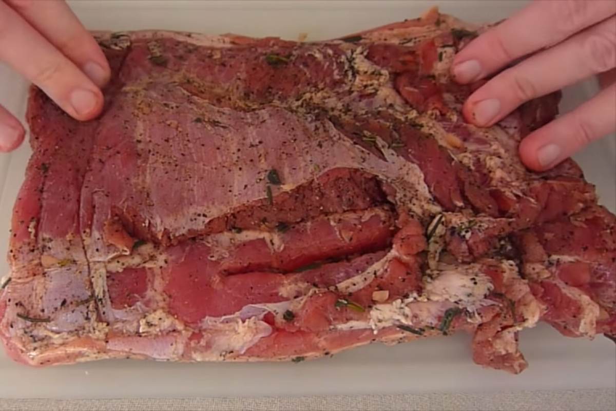 Cârnaț uscat de casă din piept de porc