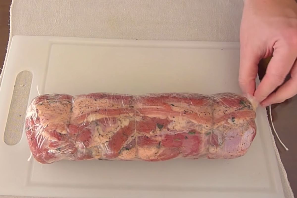 Cârnaț uscat de casă din piept de porc