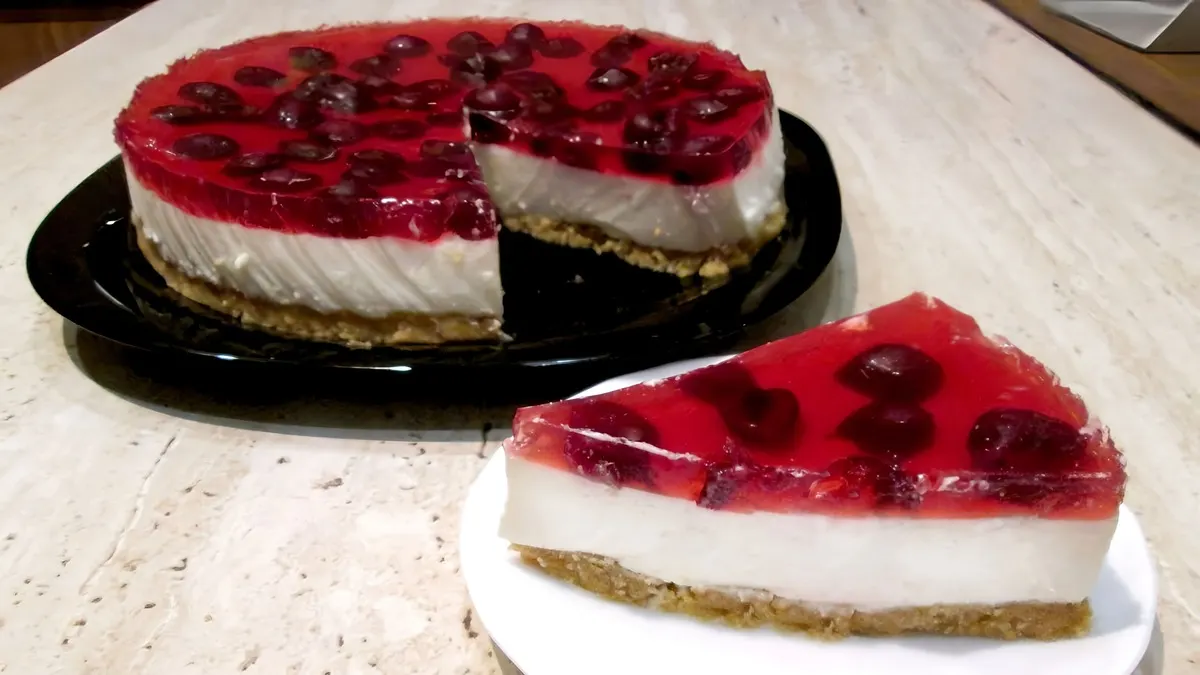 Cheesecake fără coacere cu fructe de pădure
