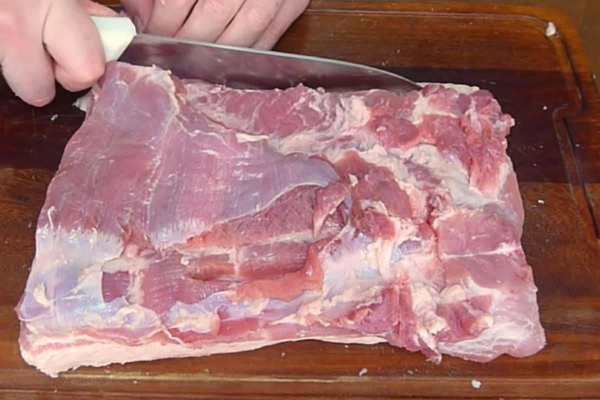 Cârnaț uscat de casă din piept de porc – Rețetă nr.1 tradițională cu gust intens, fără conservanți