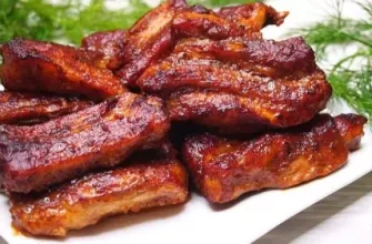 Coaste de porc fragede și suculente în sos dulce-picant cu piure de mere – rețeta unui chef celebru din Montreal