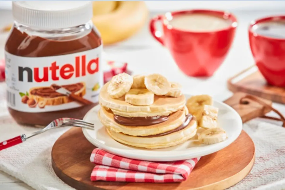 Clătite americane pufoase cu iaurt și banane – Rețetă perfectă pentru un mic dejun sănătos și delicios