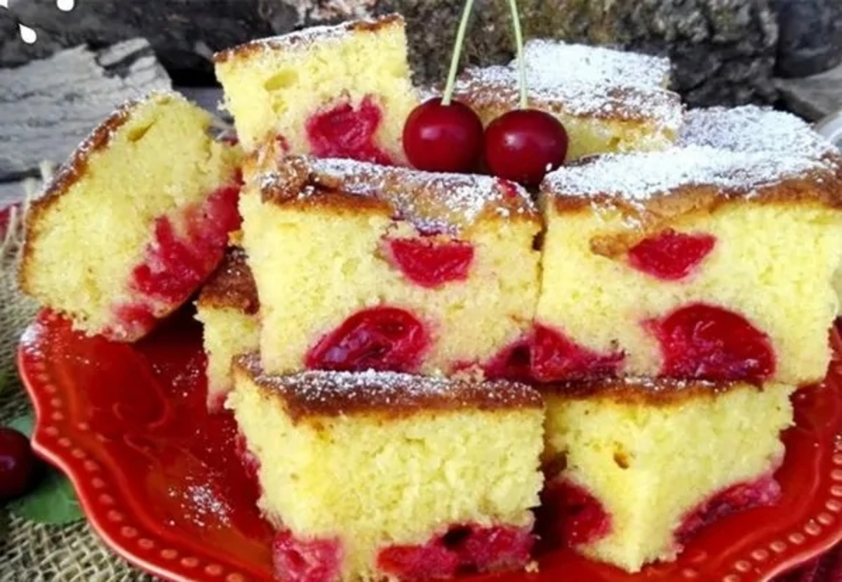 Pandispan cu fructe – rețetă de 1000 mai delicioasă și ușor de preparat Pandispan cu fructe – rețetă de 1000 mai delicioasă și ușor de preparat