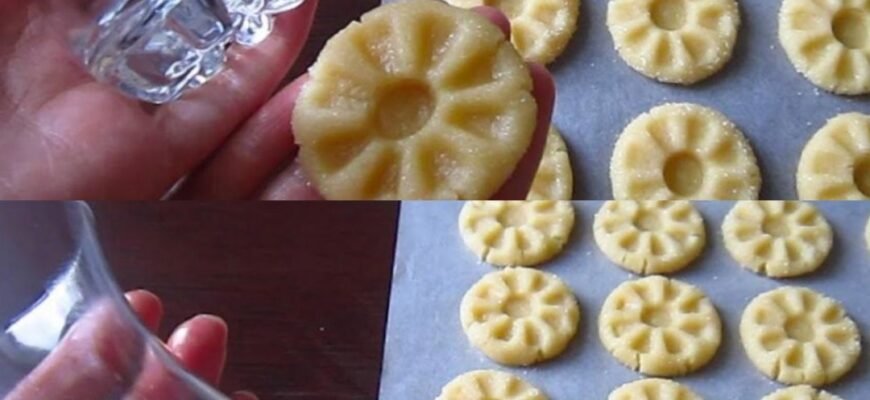 Biscuiți cu unt modelați cu ajutorul paharului