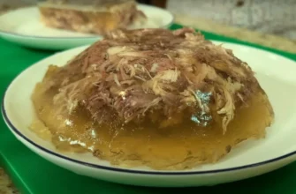 Piftie de porc tradițională servită rece