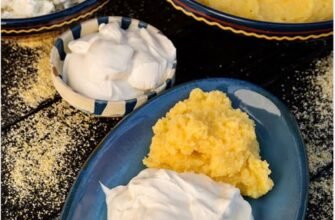 Mămăligă cu brânză și smântână