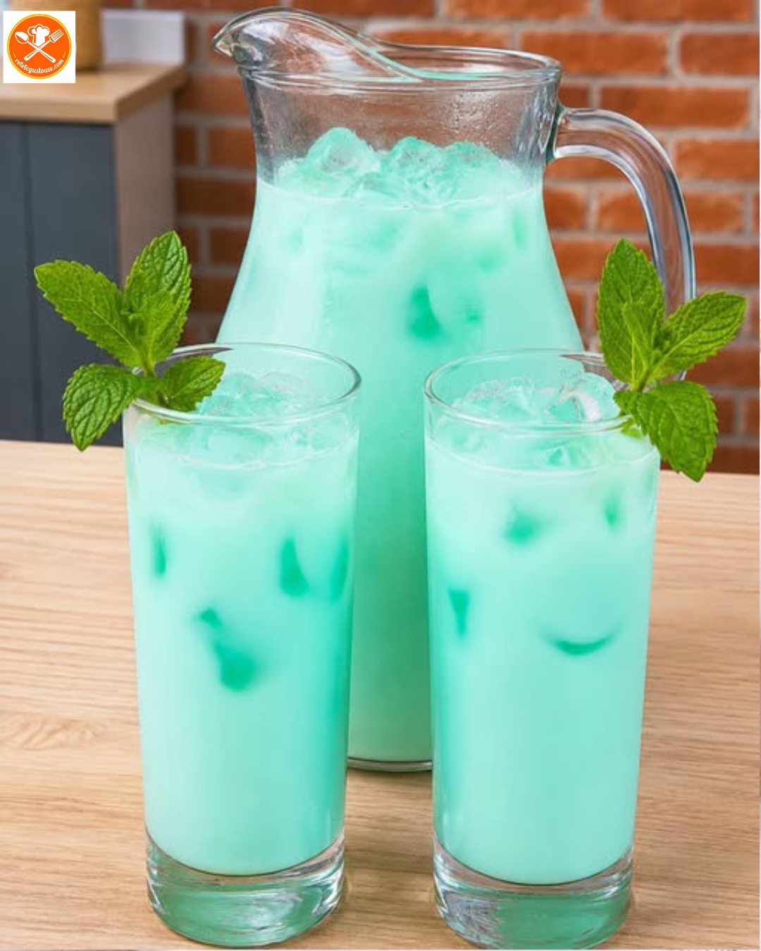 BĂUTURA RĂCIOARE TROPICALĂ ESTE ATÂT DE RĂCORITOARE!
Ușor, răcoritor și ușor de făcut, îl poți păstra la frigider și servi oaspeților. O să le placă la nebunie